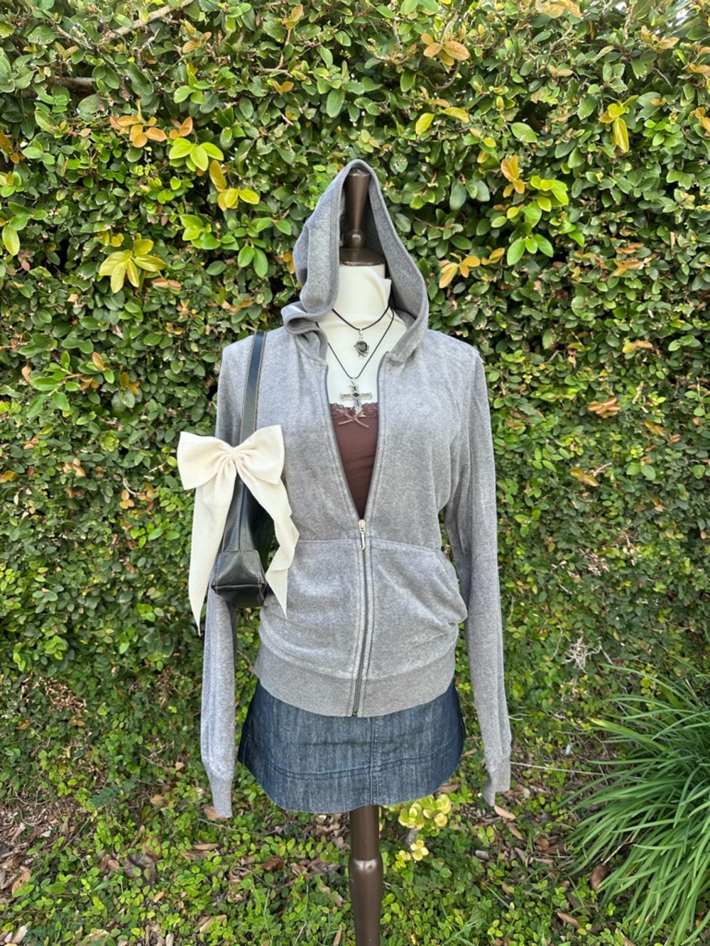 ✨Gray 2000’s Juicy Couture zip up